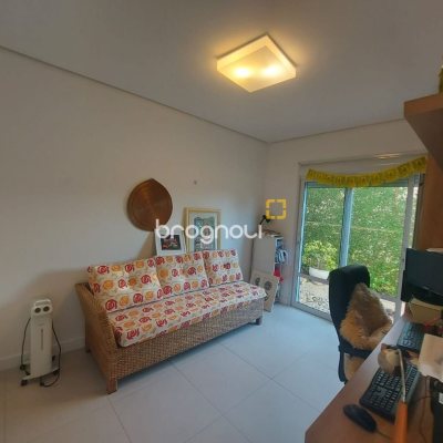 Casa com 475m², 7 quartos (sendo 7 suítes), 8 garagens, no bairro Canasvieiras em Florianópolis