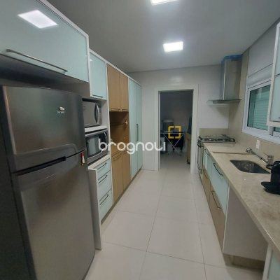 Casa com 475m², 7 quartos (sendo 7 suítes), 8 garagens, no bairro Canasvieiras em Florianópolis