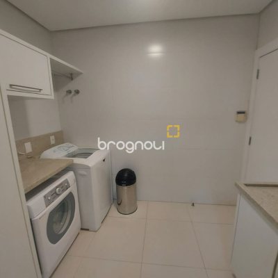 Casa com 475m², 7 quartos (sendo 7 suítes), 8 garagens, no bairro Canasvieiras em Florianópolis