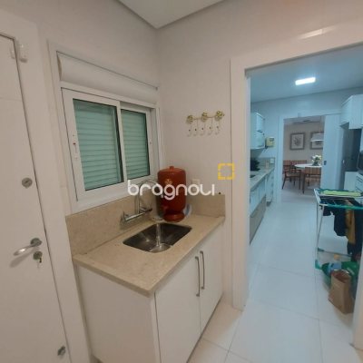 Casa com 475m², 7 quartos (sendo 7 suítes), 8 garagens, no bairro Canasvieiras em Florianópolis