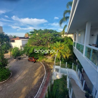 Casa com 475m², 7 quartos (sendo 7 suítes), 8 garagens, no bairro Canasvieiras em Florianópolis
