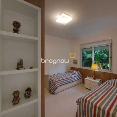 Casa com 475m², 7 quartos (sendo 7 suítes), 8 garagens, no bairro Canasvieiras em Florianópolis