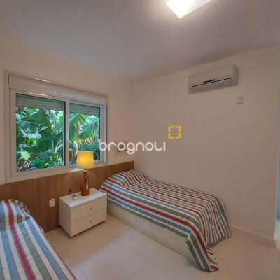 Casa com 475m², 7 quartos (sendo 7 suítes), 8 garagens, no bairro Canasvieiras em Florianópolis