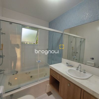 Casa com 475m², 7 quartos (sendo 7 suítes), 8 garagens, no bairro Canasvieiras em Florianópolis