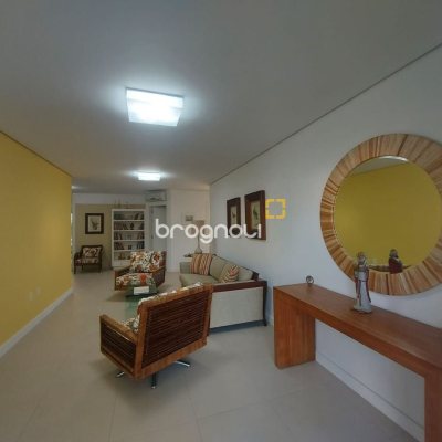Casa com 475m², 7 quartos (sendo 7 suítes), 8 garagens, no bairro Canasvieiras em Florianópolis