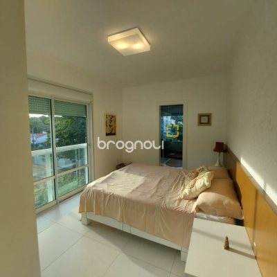 Casa com 475m², 7 quartos (sendo 7 suítes), 8 garagens, no bairro Canasvieiras em Florianópolis