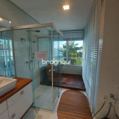 Casa com 475m², 7 quartos (sendo 7 suítes), 8 garagens, no bairro Canasvieiras em Florianópolis