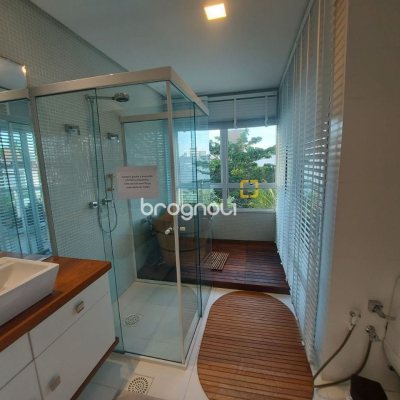 Casa com 475m², 7 quartos (sendo 7 suítes), 8 garagens, no bairro Canasvieiras em Florianópolis