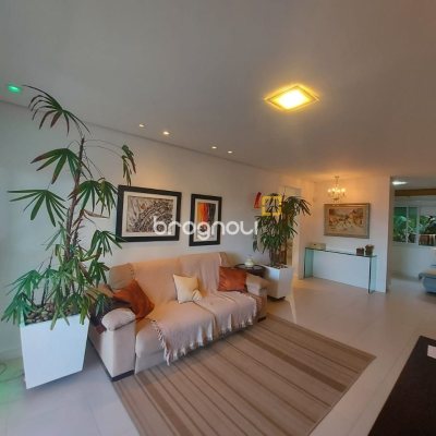 Casa com 475m², 7 quartos (sendo 7 suítes), 8 garagens, no bairro Canasvieiras em Florianópolis