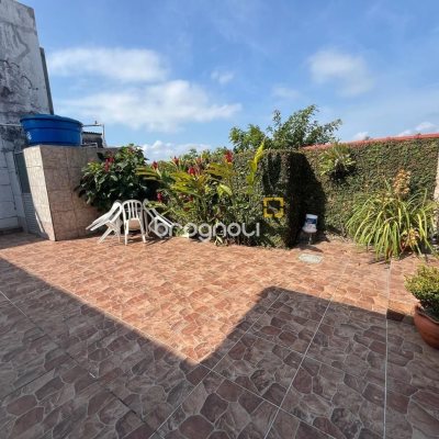 Casa com 239m², 4 quartos (sendo 1 suíte), 4 garagens, no bairro Barreiros em São José