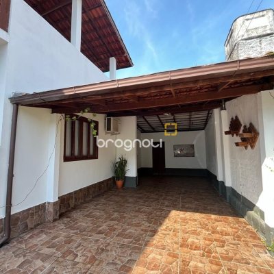 Casa com 239m², 4 quartos (sendo 1 suíte), 4 garagens, no bairro Barreiros em São José