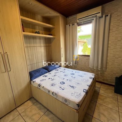 Casa com 239m², 4 quartos (sendo 1 suíte), 4 garagens, no bairro Barreiros em São José
