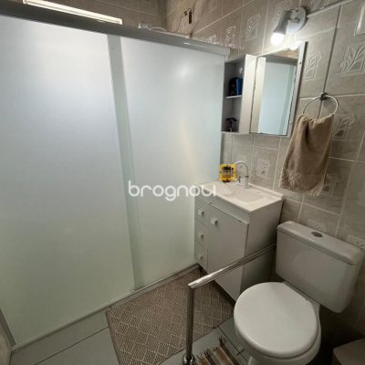 Casa com 239m², 4 quartos (sendo 1 suíte), 4 garagens, no bairro Barreiros em São José