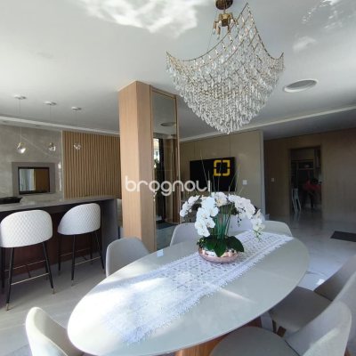 Casa com 200m², 3 quartos (sendo 3 suítes), 2 garagens, no bairro Cachoeira do Bom Jesus em Florianópolis