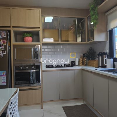 Casa com 200m², 3 quartos (sendo 3 suítes), 2 garagens, no bairro Cachoeira do Bom Jesus em Florianópolis
