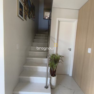 Casa com 200m², 3 quartos (sendo 3 suítes), 2 garagens, no bairro Cachoeira do Bom Jesus em Florianópolis