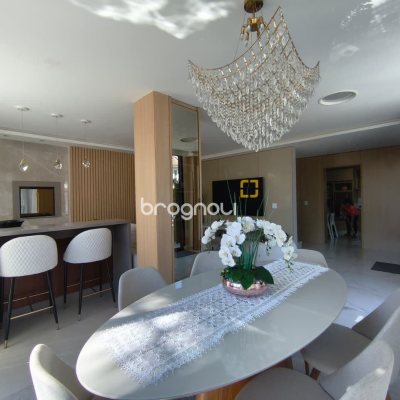 Casa com 200m², 3 quartos (sendo 3 suítes), 2 garagens, no bairro Cachoeira do Bom Jesus em Florianópolis