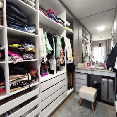 Casa com 200m², 3 quartos (sendo 3 suítes), 2 garagens, no bairro Cachoeira do Bom Jesus em Florianópolis