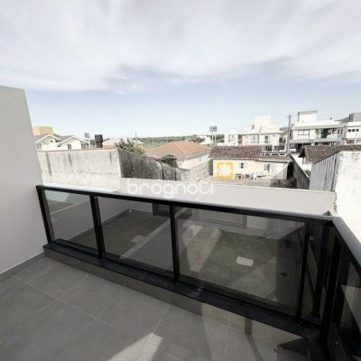 Casa com 131m², 3 quartos (sendo 1 suíte), 2 garagens, no bairro Carianos em Florianópolis