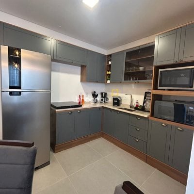 Casa com 131m², 3 quartos (sendo 1 suíte), 2 garagens, no bairro Carianos em Florianópolis