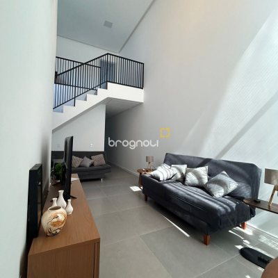 Casa com 131m², 3 quartos (sendo 1 suíte), 2 garagens, no bairro Carianos em Florianópolis
