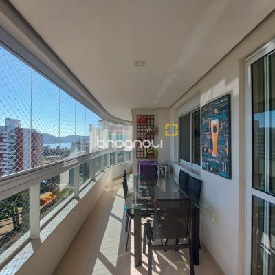 Apartamento com 128m², 3 quartos (sendo 1 suíte), 2 garagens, no bairro Agronômica em Florianópolis