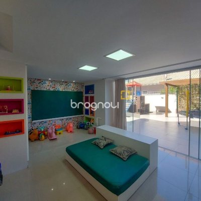 Apartamento com 128m², 3 quartos (sendo 1 suíte), 2 garagens, no bairro Agronômica em Florianópolis