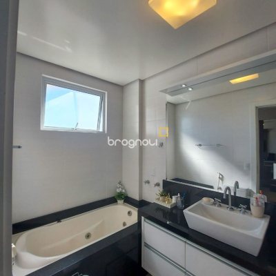 Apartamento com 128m², 3 quartos (sendo 1 suíte), 2 garagens, no bairro Agronômica em Florianópolis