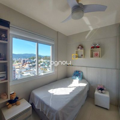 Apartamento com 128m², 3 quartos (sendo 1 suíte), 2 garagens, no bairro Agronômica em Florianópolis