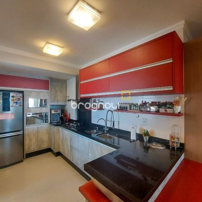 Apartamento com 128m², 3 quartos (sendo 1 suíte), 2 garagens, no bairro Agronômica em Florianópolis