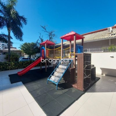 Apartamento com 128m², 3 quartos (sendo 1 suíte), 2 garagens, no bairro Agronômica em Florianópolis