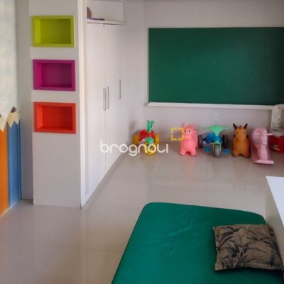 Apartamento com 128m², 3 quartos (sendo 1 suíte), 2 garagens, no bairro Agronômica em Florianópolis