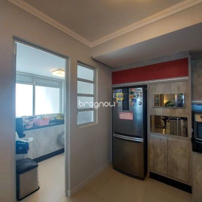 Apartamento com 128m², 3 quartos (sendo 1 suíte), 2 garagens, no bairro Agronômica em Florianópolis