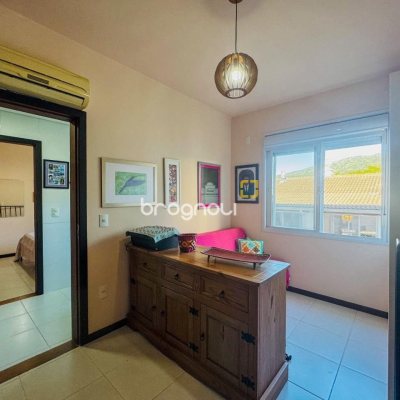 Apartamento com 145m², 3 quartos (sendo 1 suíte), 3 garagens, no bairro Lagoa da Conceição em Florianópolis