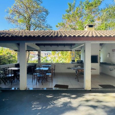 Apartamento com 145m², 3 quartos (sendo 1 suíte), 3 garagens, no bairro Lagoa da Conceição em Florianópolis