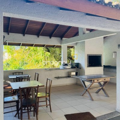 Apartamento com 145m², 3 quartos (sendo 1 suíte), 3 garagens, no bairro Lagoa da Conceição em Florianópolis