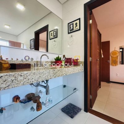 Apartamento com 145m², 3 quartos (sendo 1 suíte), 3 garagens, no bairro Lagoa da Conceição em Florianópolis