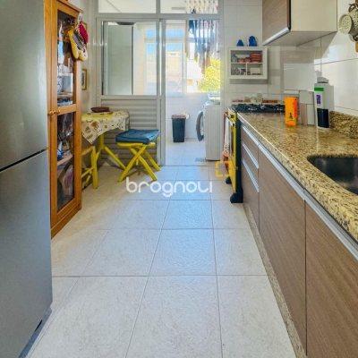Apartamento com 145m², 3 quartos (sendo 1 suíte), 3 garagens, no bairro Lagoa da Conceição em Florianópolis