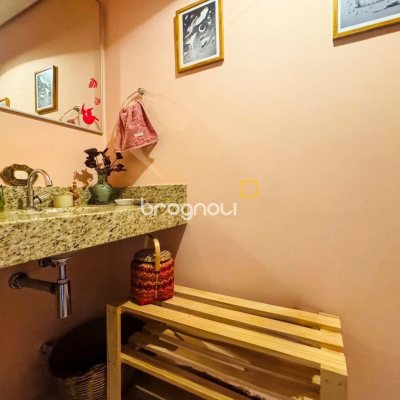 Apartamento com 145m², 3 quartos (sendo 1 suíte), 3 garagens, no bairro Lagoa da Conceição em Florianópolis