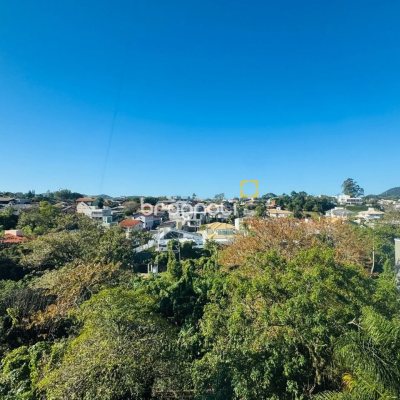 Apartamento com 145m², 3 quartos (sendo 1 suíte), 3 garagens, no bairro Lagoa da Conceição em Florianópolis