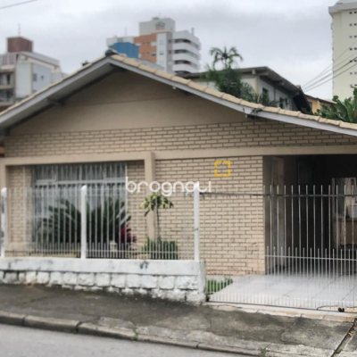 Casa com 120m², 2 quartos, 1 garagem, no bairro Estreito em Florianópolis
