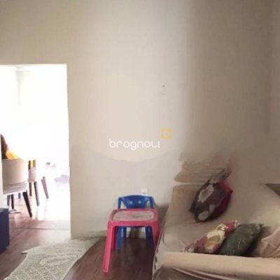 Casa com 120m², 2 quartos, 1 garagem, no bairro Estreito em Florianópolis