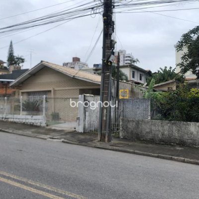 Casa com 120m², 2 quartos, 1 garagem, no bairro Estreito em Florianópolis