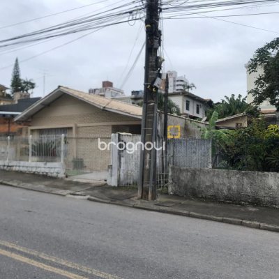 Casa com 120m², 2 quartos, 1 garagem, no bairro Estreito em Florianópolis