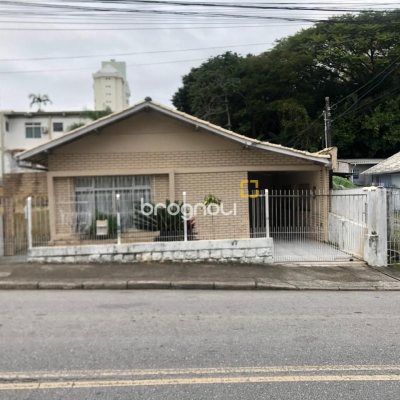Casa com 120m², 2 quartos, 1 garagem, no bairro Estreito em Florianópolis