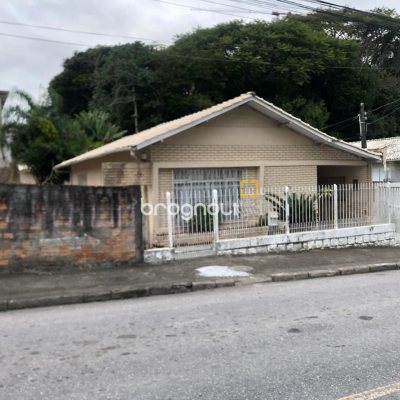 Casa com 120m², 2 quartos, 1 garagem, no bairro Estreito em Florianópolis