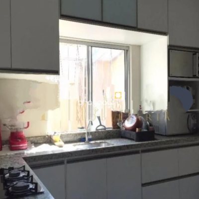 Casa com 120m², 2 quartos, 1 garagem, no bairro Estreito em Florianópolis
