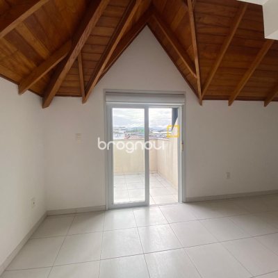 Cobertura com 97m², 3 quartos (sendo 3 suítes), 2 garagens, no bairro Capoeiras em Florianópolis