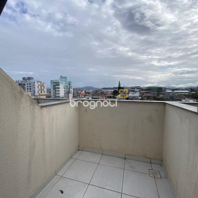 Cobertura com 97m², 3 quartos (sendo 3 suítes), 2 garagens, no bairro Capoeiras em Florianópolis