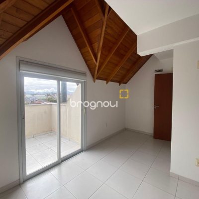 Cobertura com 97m², 3 quartos (sendo 3 suítes), 2 garagens, no bairro Capoeiras em Florianópolis